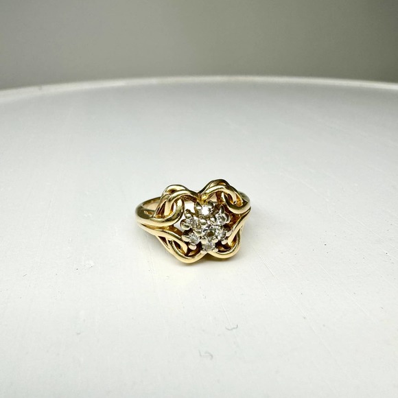 No Brand Jewelry - 14KT Yellow Gold 7 Round Stone Diamond Knot Ring 6.51 grams total weight